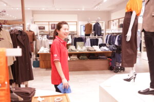 AMC cleaner at Retail store cleaning 